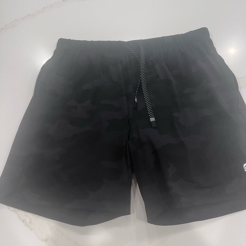 Men's Black Camo Fabletics Lined Athletic Shorts - Size Medium